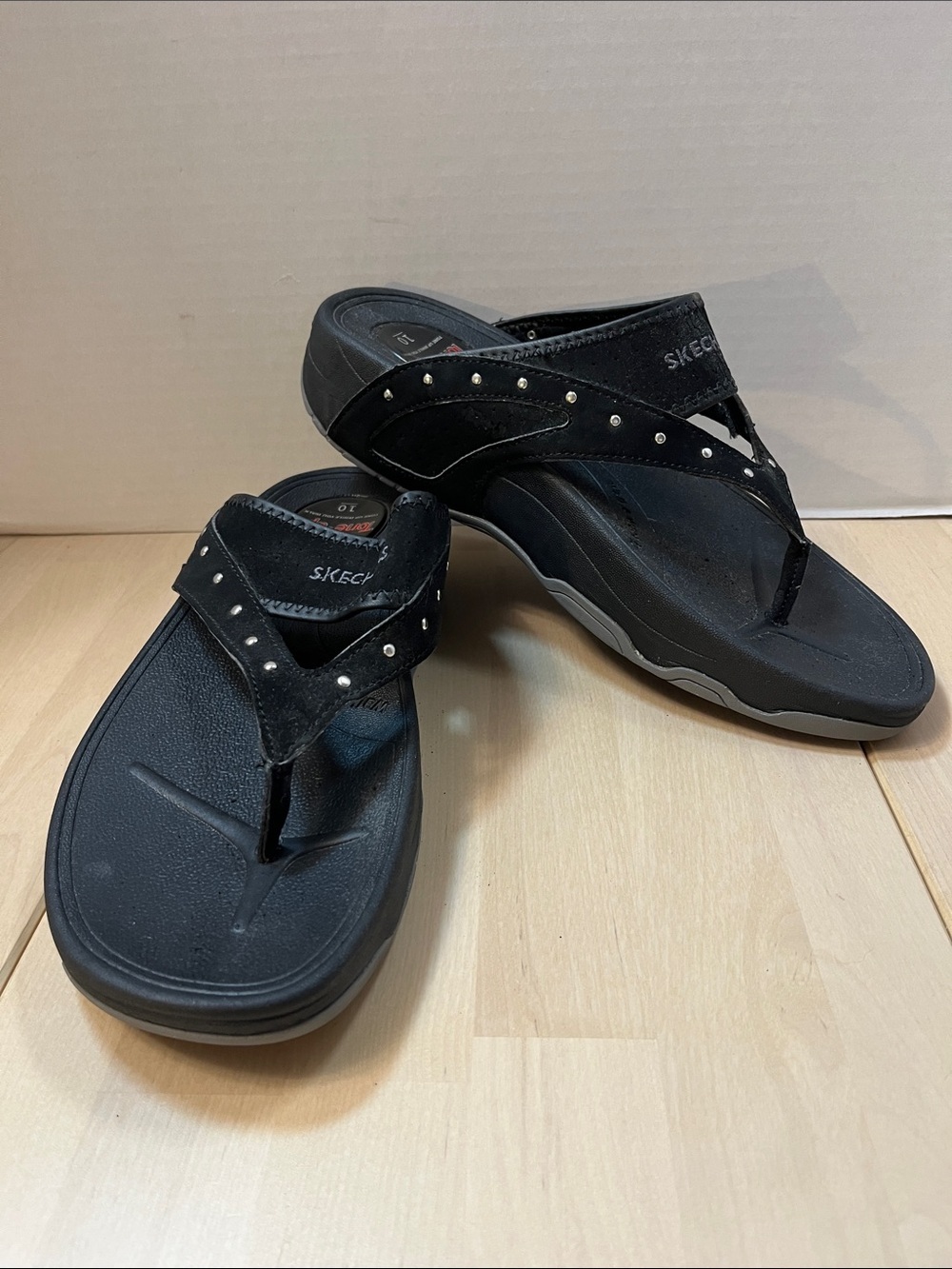 Skechers Tone Ups Sandals Black Studded Slip On Comfort Flip Flops Women’s Sz 10